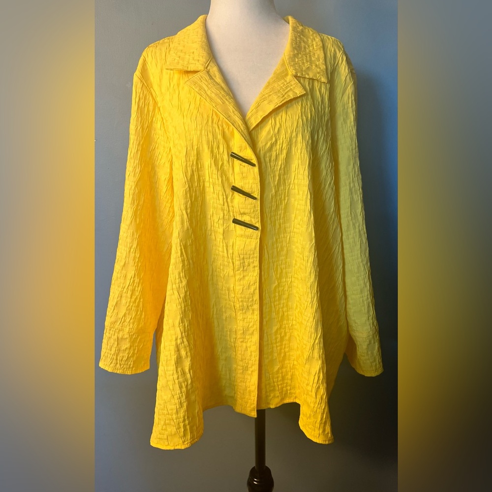 Joseph Ribkoff Bright Yellow Crinkly Fabric Capelike Jacket W/ Supercool Buttons
